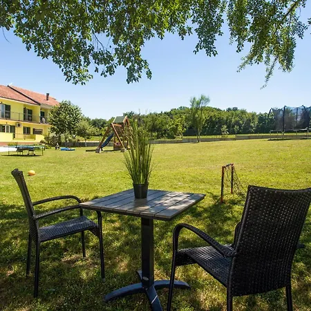 4 Bedroom Gorgeous In Σπίτι διακοπών *