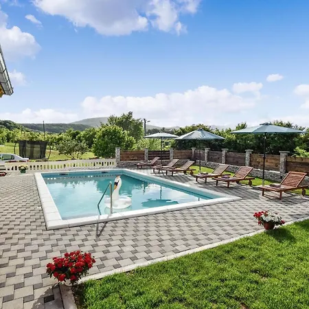 In With Outdoor Swimming Pool * Hrvace