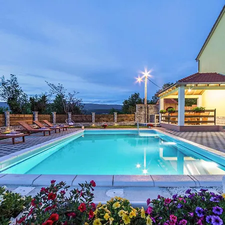 In With Outdoor Swimming Pool Holiday home Hrvace